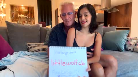Snapshot of _littlewolfie_ chatting on December 8, 2024, 9:52 pm Little Wolfie online show from December 8, 2024, 9:52 pm