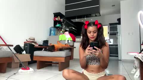 Snapshot of _littlewolfie_ chatting on September 8, 2025, 4:50 pm Little Wolfie online show from September 8, 2025, 4:50 pm