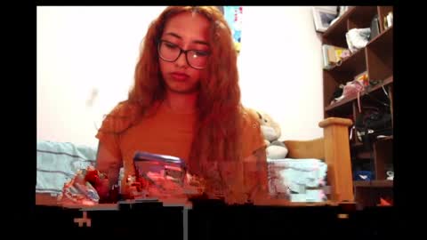 _loreana_ online show from April 5, 2026, 11:24 pm