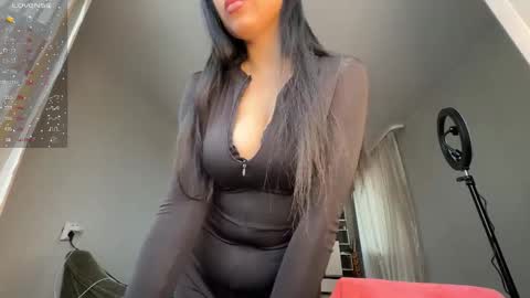 Snapshot of _lovelycurves_ chatting on October 1, 2025, 6:19 am Mary online show from October 1, 2025, 6:19 am