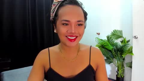 _lovelyyan69_ online show from November 5, 2025, 2:22 am