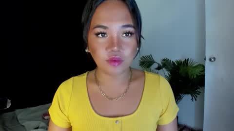 _lovelyyan69_ online show from December 22, 2025, 5:21 pm