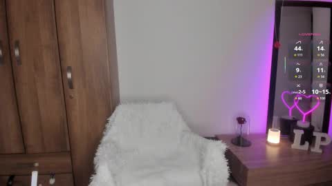   online show from October 7, 2025, 12:24 pm