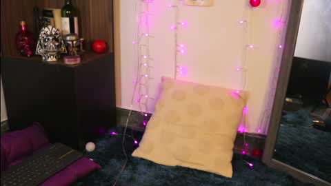 Snapshot of _lucy_white_ chatting on December 29, 2024, 10:47 pm Lucy online show from December 29, 2024, 10:47 pm