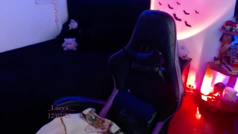 Queen.  Help me reach 100 thumbs up  online show from February 12, 2025, 9:33 pm