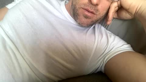 _lululeo_ online show from April 19, 2026, 7:49 pm