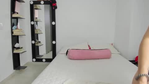 Luna online show from September 12, 2025, 12:33 am