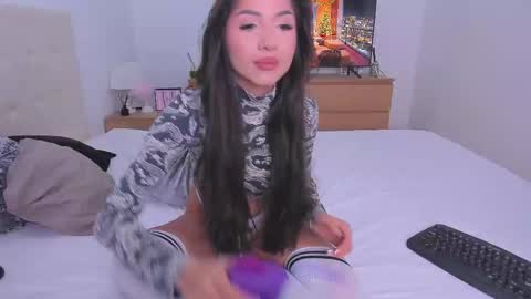 Snapshot of _lyna chatting on December 1, 2025, 10:26 pm Lynna online show from December 1, 2025, 10:26 pm