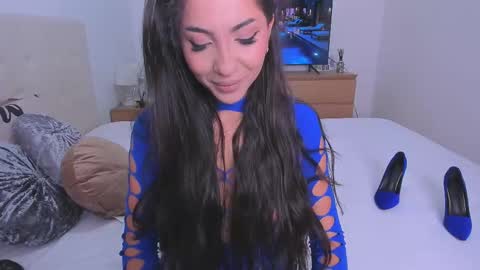 Snapshot of _lyna chatting on December 16, 2025, 10:04 pm Lynna online show from December 16, 2025, 10:04 pm