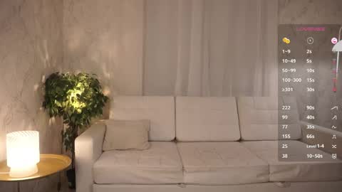  Gwen  online show from April 28, 2026, 5:29 pm