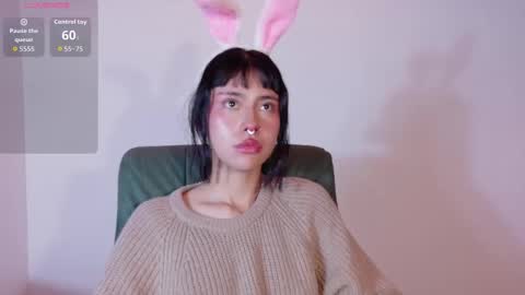 Snapshot of _mavis2 chatting on October 27, 2025, 8:35 pm Mavis online show from October 27, 2025, 8:35 pm