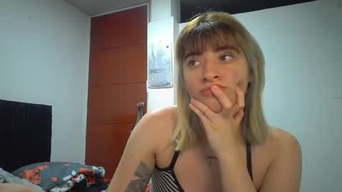 Mia-foster online show from April 4, 2026, 2:32 am