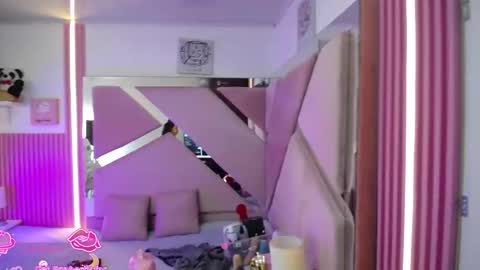  Mia  online show from January 19, 2026, 12:31 pm