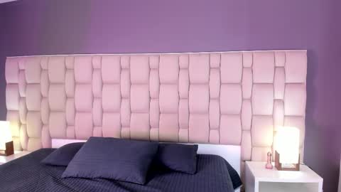 _miamiller_ online show from December 1, 2025, 8:58 pm