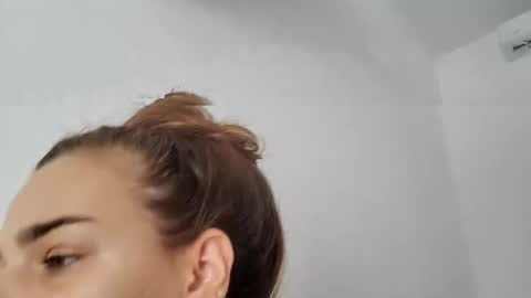 AstrideVonTeese online show from September 22, 2025, 10:39 am