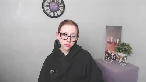 Snapshot of _miraterri_ chatting on February 18, 2025, 7:21 am Mira online show from February 18, 2025, 7:21 am