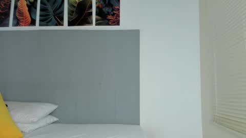 _molly_rosse_ online show from October 8, 2025, 12:25 pm