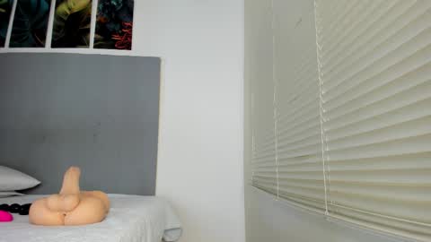 _molly_rosse_ online show from November 5, 2025, 12:27 pm