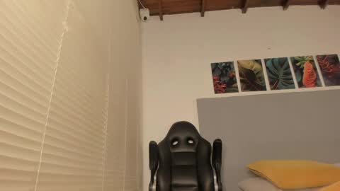 _molly_rosse_ online show from March 26, 2026, 12:22 pm