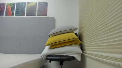 _molly_rosse_ online show from April 17, 2026, 11:46 am