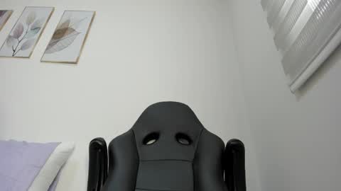 _molly_rosse_ online show from May 14, 2026, 11:50 am