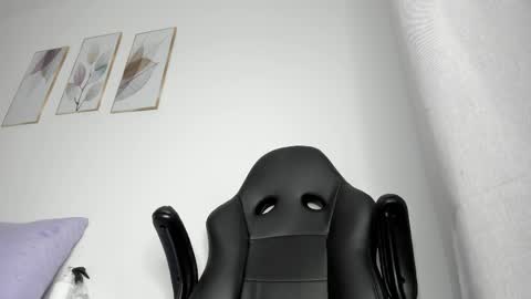 _molly_rosse_ online show from May 22, 2026, 12:00 pm