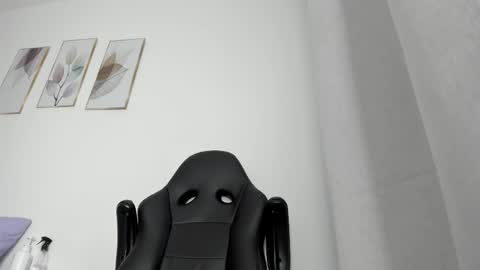_molly_rosse_ online show from May 28, 2026, 12:02 pm