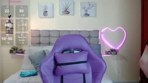 Snapshot of _naomi_s chatting on June 14, 2026, 1:46 pm _naomi_s online show from June 14, 2026, 1:46 pm