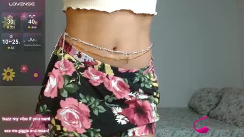 _nayade_ online show from January 17, 2026, 1:32 am