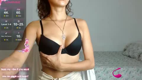 _nayade_ online show from April 21, 2026, 2:51 am