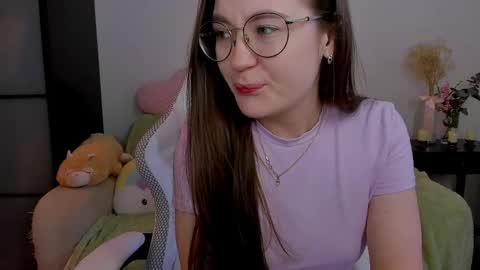 Snapshot of _nemalkovamia chatting on February 26, 2025, 6:15 am Mia with a big heart  online show from February 26, 2025, 6:15 am