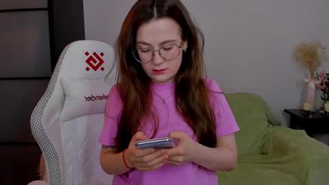 Snapshot of _nemalkovamia chatting on March 2, 2025, 3:56 am Mia with a big heart  online show from March 2, 2025, 3:56 am