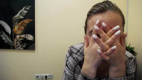 Nica online show from September 12, 2025, 8:03 am