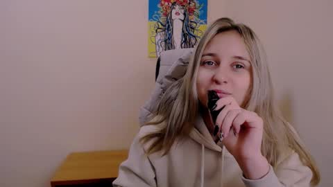 Nica online show from October 19, 2025, 8:48 am