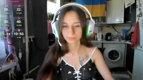 Snapshot of _nika_kik chatting on June 7, 2026, 5:00 am Nika online show from June 7, 2026, 5:00 am