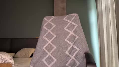 Mikayla online show from October 18, 2025, 9:32 am