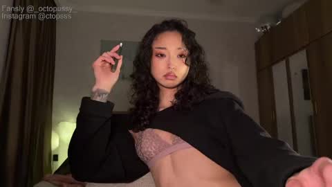 Snapshot of _octopussy_ chatting on May 24, 2026, 8:47 pm Mikayla online show from May 24, 2026, 8:47 pm