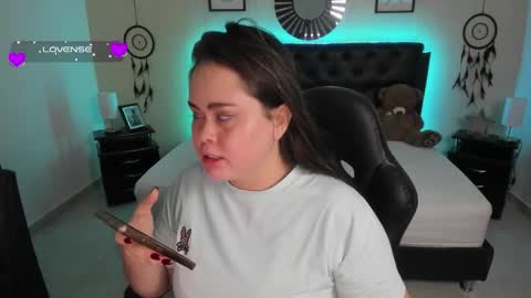 Olivia jones online show from September 19, 2025, 11:33 am