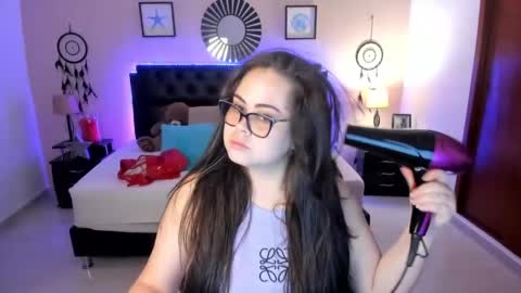 Olivia jones online show from May 7, 2026, 12:21 pm