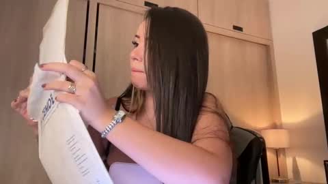 _paulah2 online show from September 11, 2025, 9:04 pm