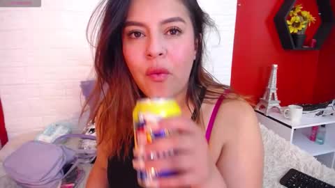 Snapshot of _poison_sweet chatting on October 29, 2025, 5:58 pm Laura online show from October 29, 2025, 5:58 pm