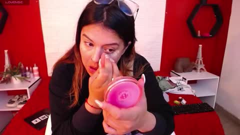 Snapshot of _poison_sweet chatting on December 22, 2025, 7:22 pm Laura online show from December 22, 2025, 7:22 pm