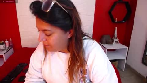 Snapshot of _poison_sweet chatting on January 12, 2026, 5:40 pm Laura online show from January 12, 2026, 5:40 pm