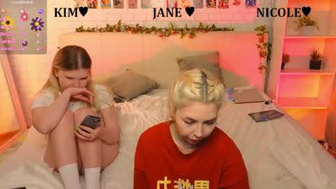 Snapshot of _ramune_ chatting on May 27, 2026, 1:57 am Merlizz Eva Jane Mila Nicole left to right online show from May 27, 2026, 1:57 am