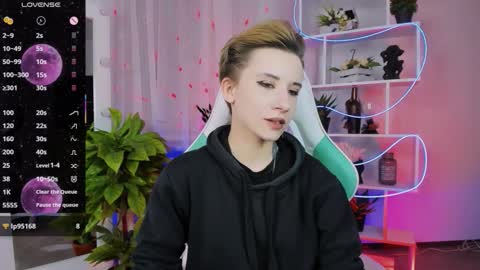 Snapshot of _rein_ramm chatting on February 18, 2026, 6:37 pm Rein online show from February 18, 2026, 6:37 pm