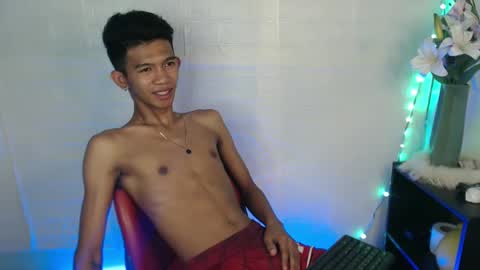 Snapshot of _rellvanxx chatting on March 11, 2025, 11:01 am _rellvanxx online show from March 11, 2025, 11:01 am