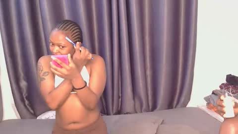 Snapshot of _roxxana chatting on April 12, 2026, 4:23 pm Roxxana online show from April 12, 2026, 4:23 pm