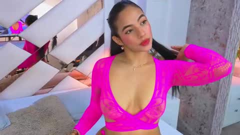 Snapshot of _saara_evans_ chatting on September 18, 2025, 8:11 pm Sara online show from September 18, 2025, 8:11 pm