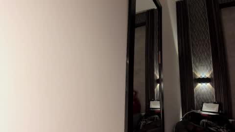 Selene online show from December 5, 2025, 1:52 pm