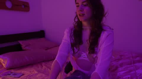 Lia online show from April 9, 2026, 7:30 pm